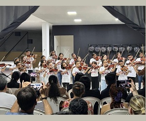 Orquestra Villa-Lobos, apoiada pelo Sicoob, muda vida de crianças e adolescentes
