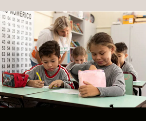 Programa Finanças na Mochila leva educação financeira para estudantes em todo o Brasil