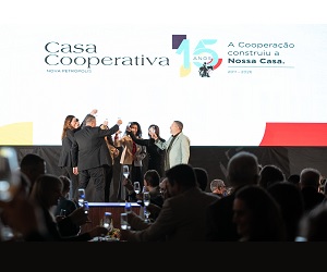 Casa Cooperativa comemora 15 anos em noite marcada pela memória e pela força da união